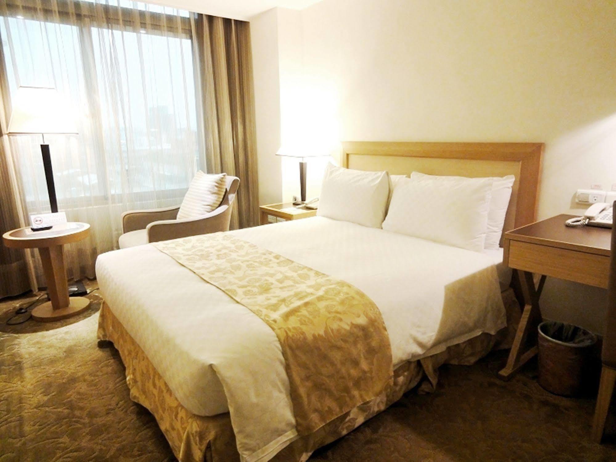Golden China Hotel Taipei Exterior photo